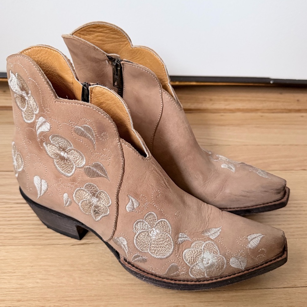 Old Gringo tan Pansy II Floral Embroidered Western Cowgirl Ankle Boot size‎ 8 B